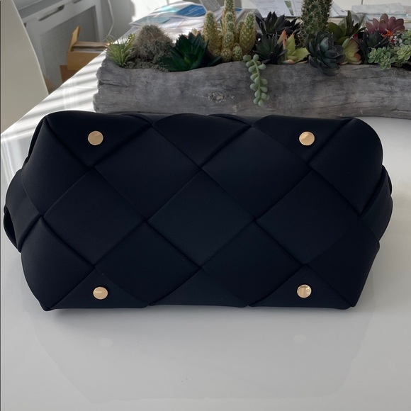 Sol & Selene “Resilience” Woven Neoprene Cross Body Tote Bag - BLACK - NWT - Picture 8 of 9